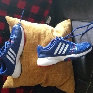 Adidas women's size 7 tennis shoes 👟